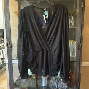 Women's shear top with ruching. Size 3X. New with tags. Never worn